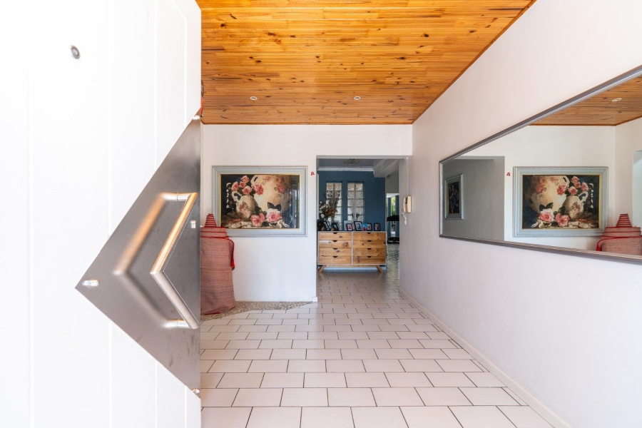 6 Bedroom Property for Sale in Welgelegen Western Cape